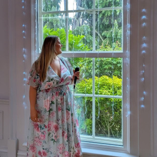 Instagram post by purdey_eventsinger