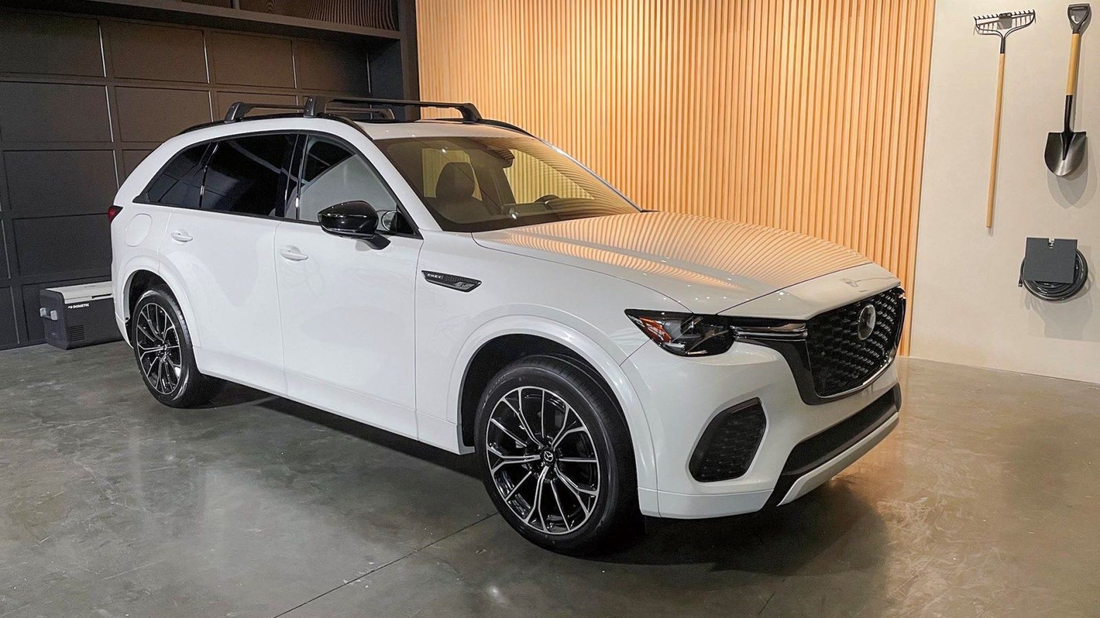 ^ - ^様 2025年型マツダCX-70試乗レビュー、オーストラリアでの評価は？ | T's